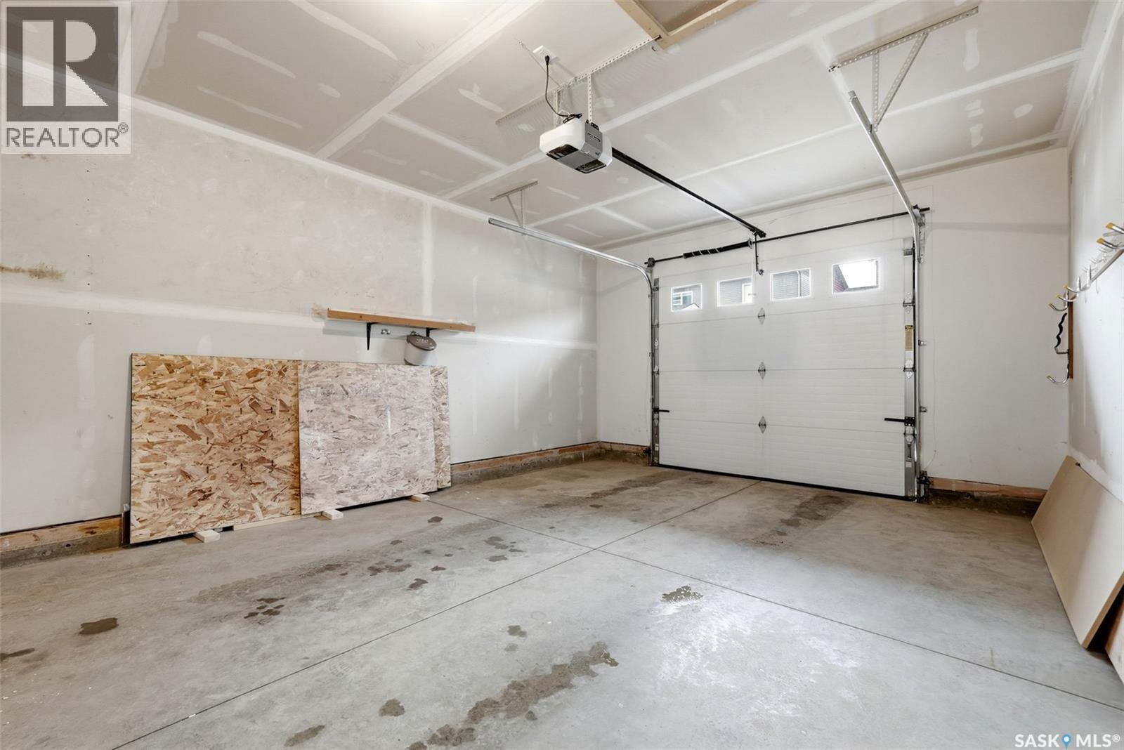 4348 Shaffer Street, Regina, SK - Indoor Photo Showing Garage