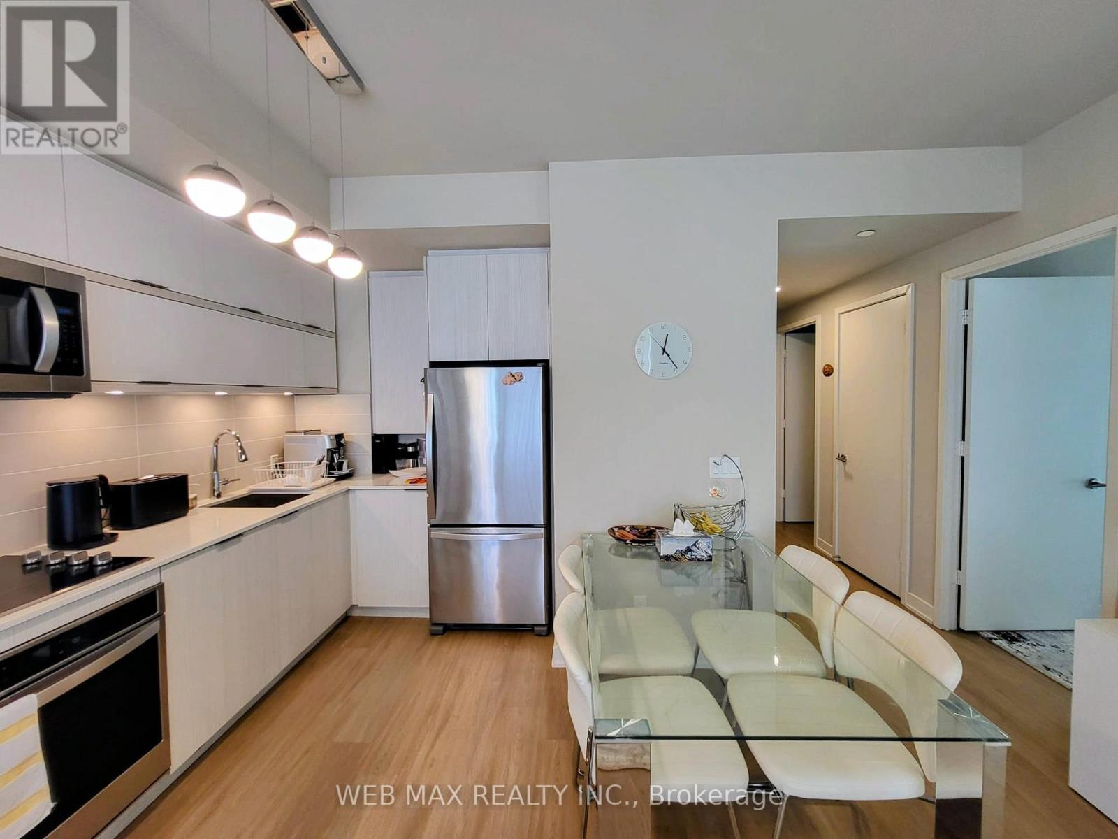 911 - 10 Deerlick Court, Toronto, ON - Indoor Photo Showing Kitchen With Stainless Steel Kitchen
