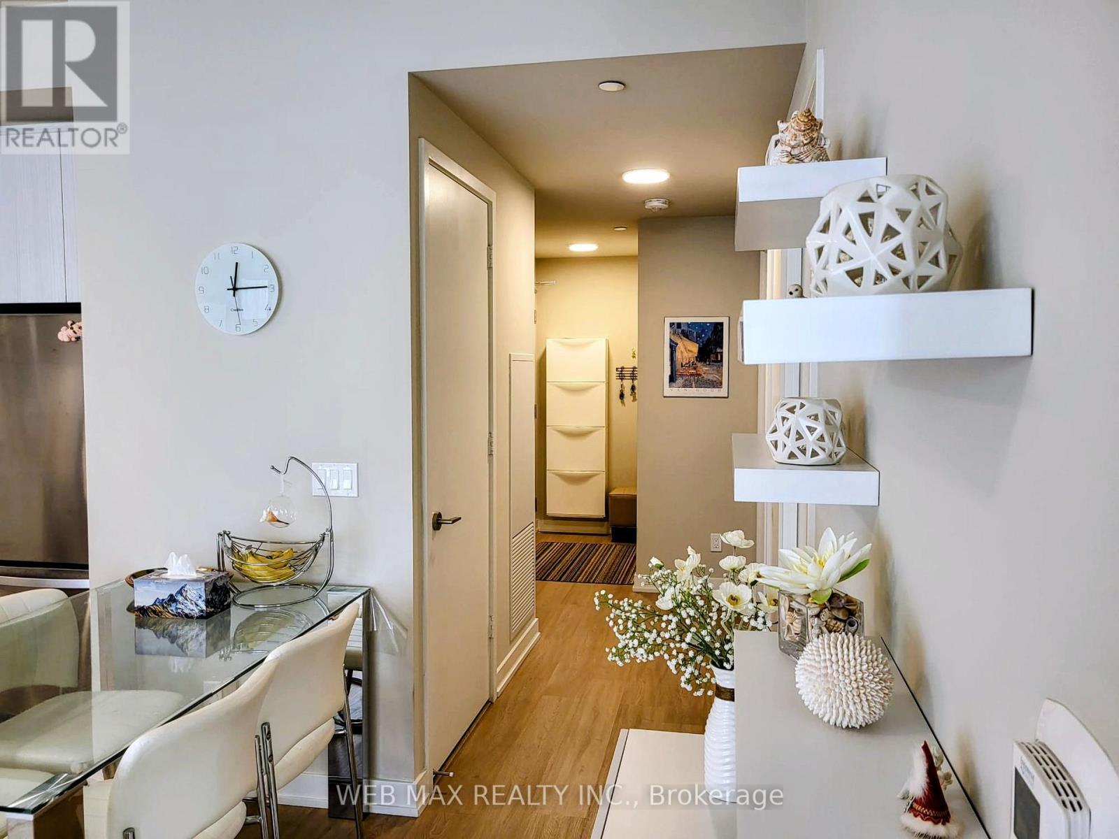 911 - 10 Deerlick Court, Toronto, ON - Indoor