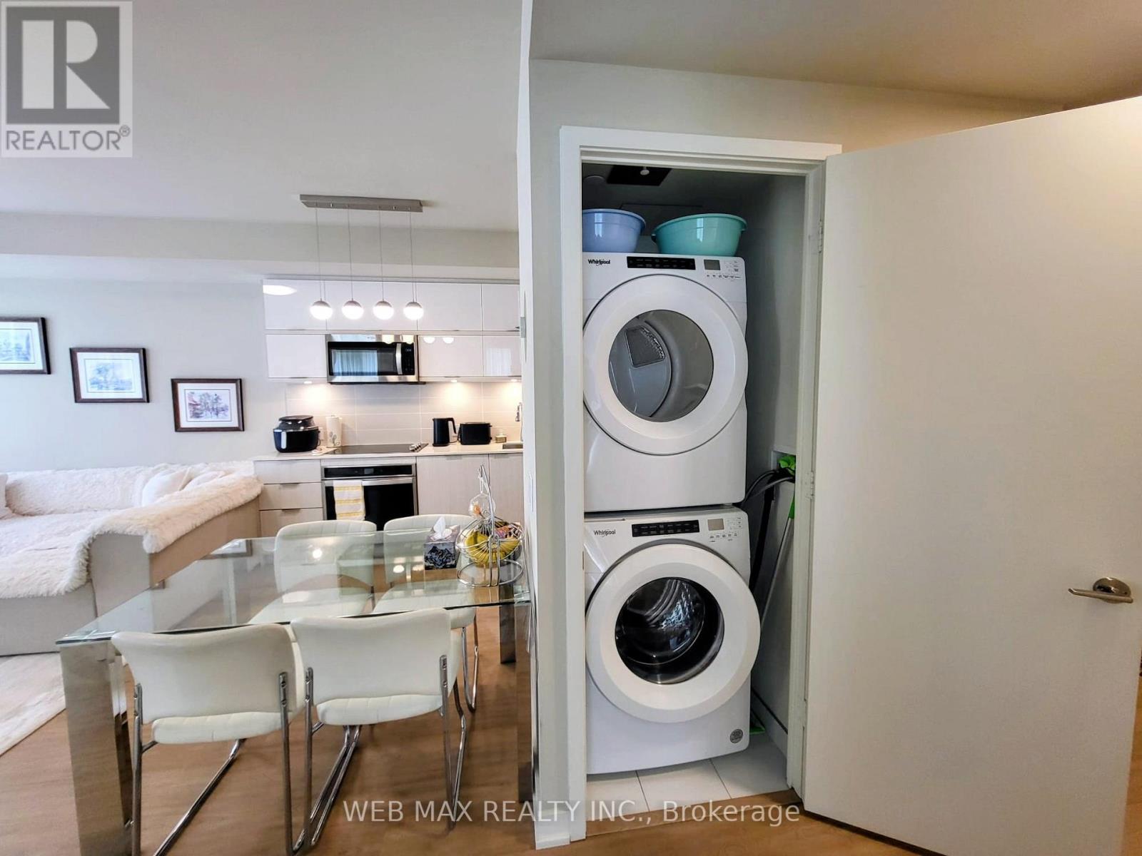 911 - 10 Deerlick Court, Toronto, ON - Indoor Photo Showing Laundry Room
