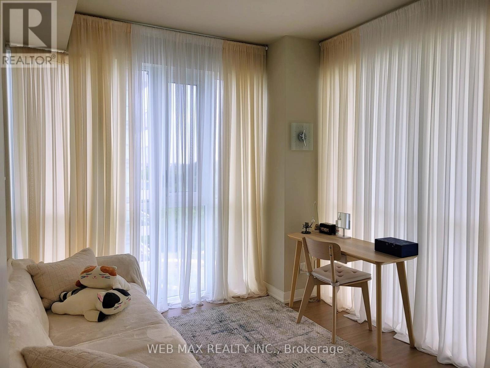 911 - 10 Deerlick Court, Toronto, ON - Indoor