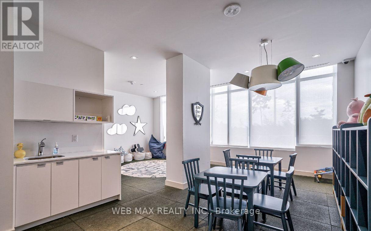 911 - 10 Deerlick Court, Toronto, ON - Indoor