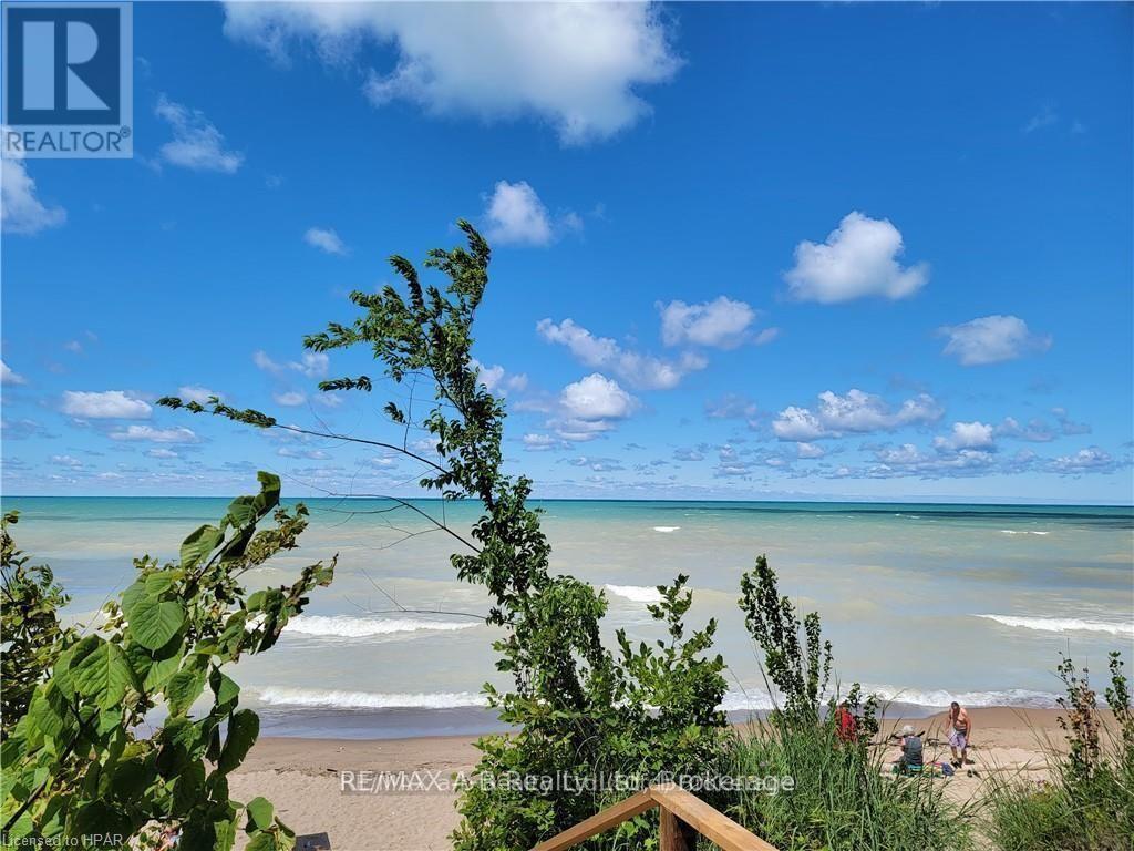 74730 Elm Crescent, Bluewater (Stanley), ON