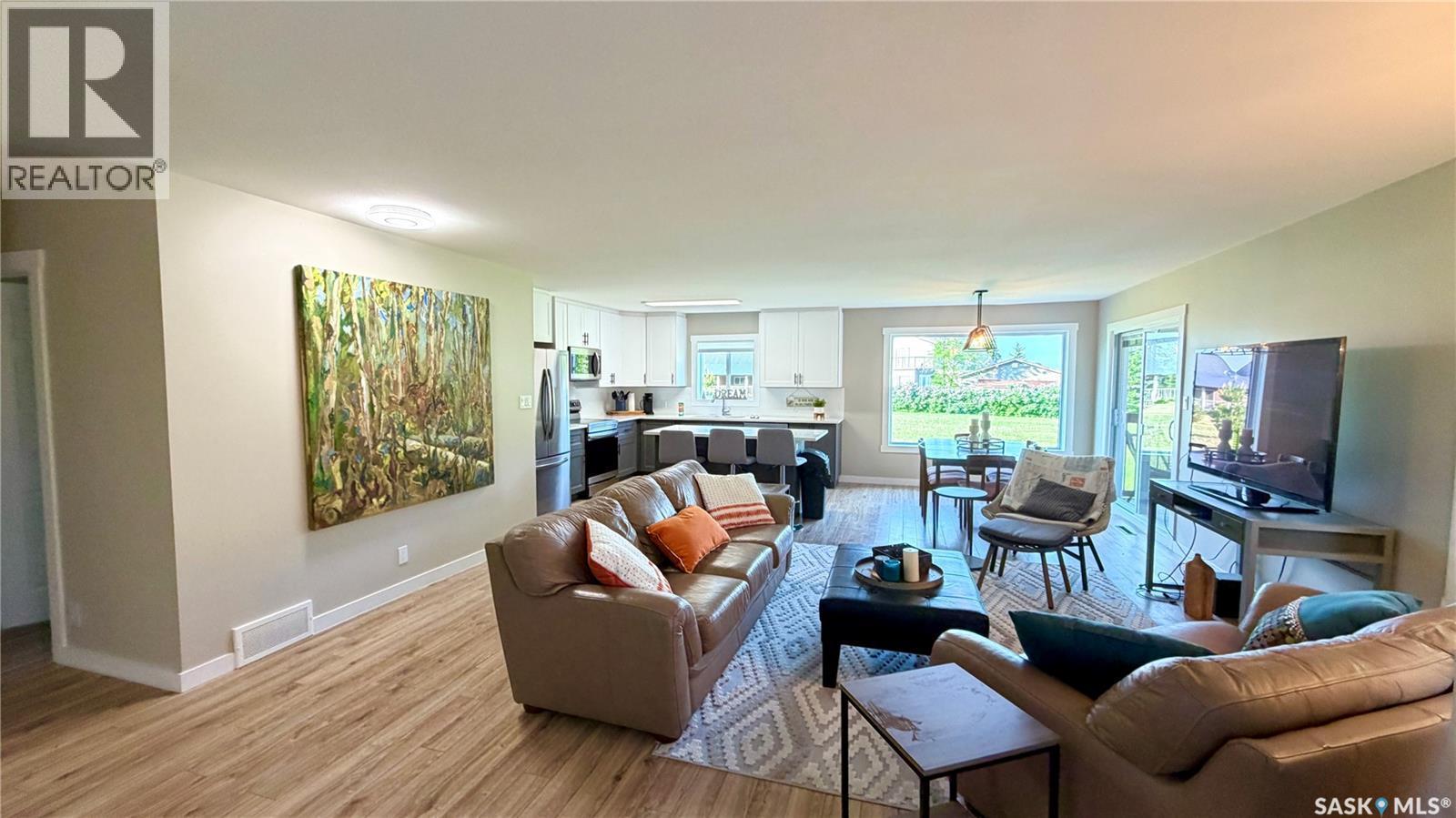 205 Ruby Drive, Coteau Rm No. 255, SK - Indoor Photo Showing Living Room