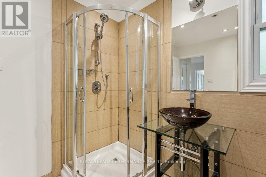 6 Gillespie Crescent, Ottawa, ON - Indoor Photo Showing Bathroom
