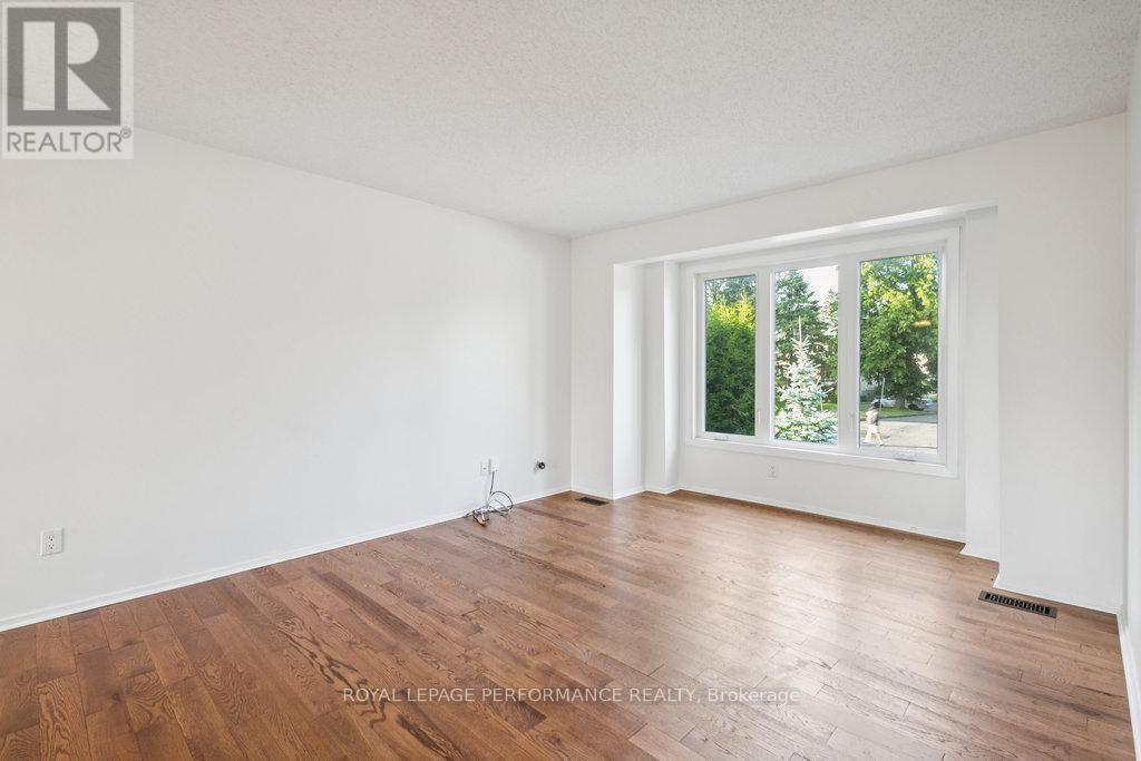 8 Gillespie Crescent, Ottawa, ON - Indoor Photo Showing Other Room