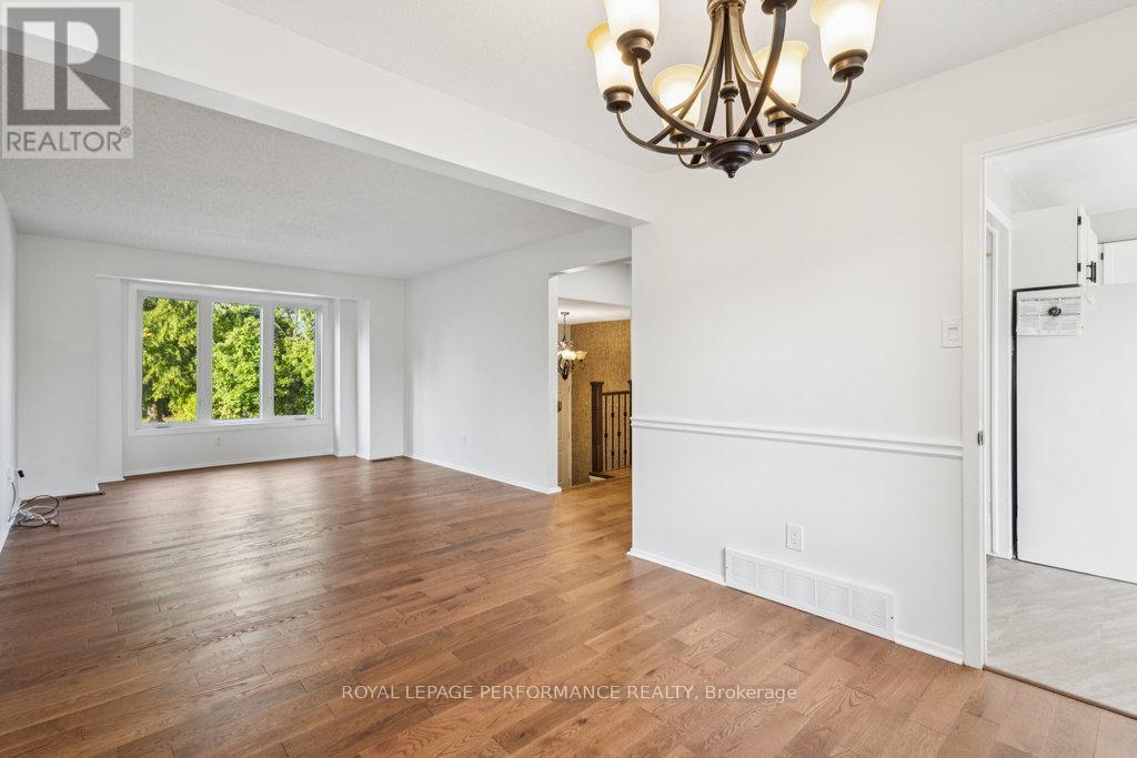 8 Gillespie Crescent, Ottawa, ON - Indoor