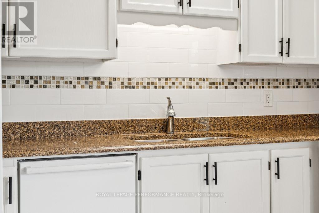8 Gillespie Crescent, Ottawa, ON - Indoor Photo Showing Kitchen