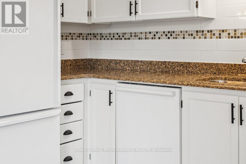 8 Gillespie Crescent, Ottawa, ON - Indoor Photo Showing Kitchen