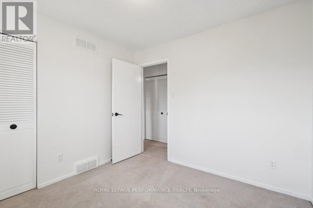 8 Gillespie Crescent, Ottawa, ON - Indoor Photo Showing Other Room