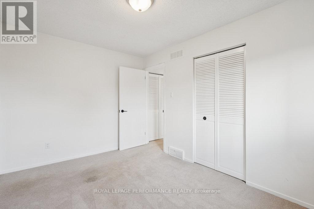 8 Gillespie Crescent, Ottawa, ON - Indoor Photo Showing Other Room