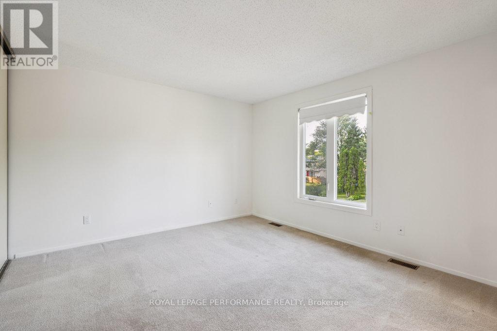 8 Gillespie Crescent, Ottawa, ON - Indoor Photo Showing Other Room