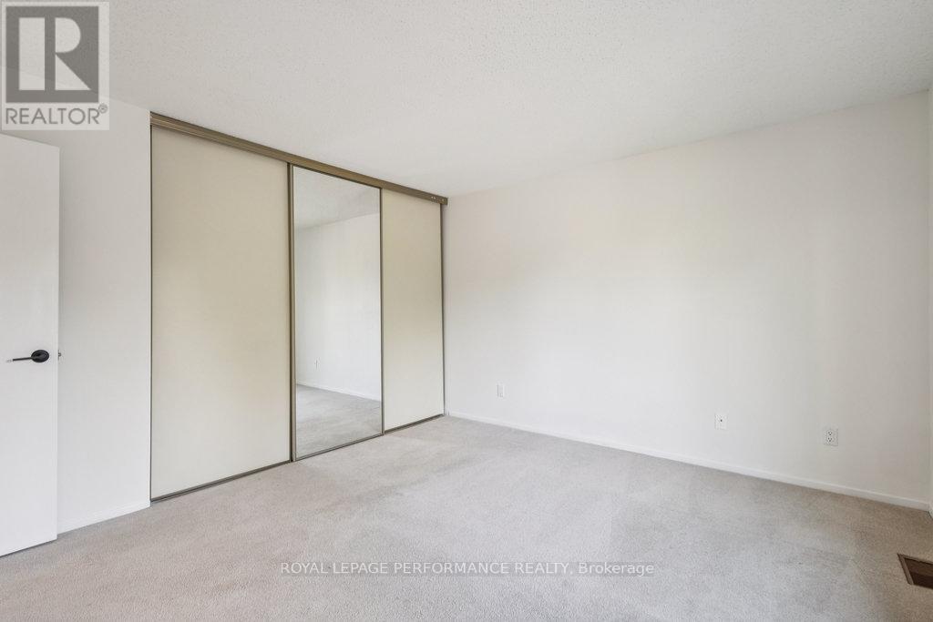 8 Gillespie Crescent, Ottawa, ON - Indoor Photo Showing Other Room
