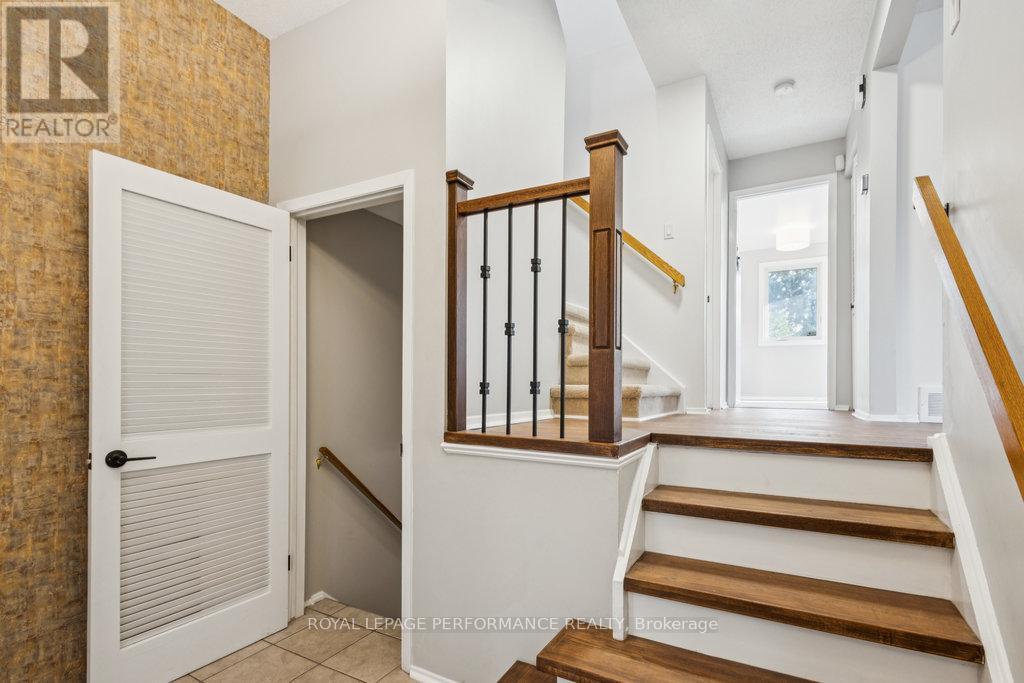 8 Gillespie Crescent, Ottawa, ON - Indoor Photo Showing Other Room