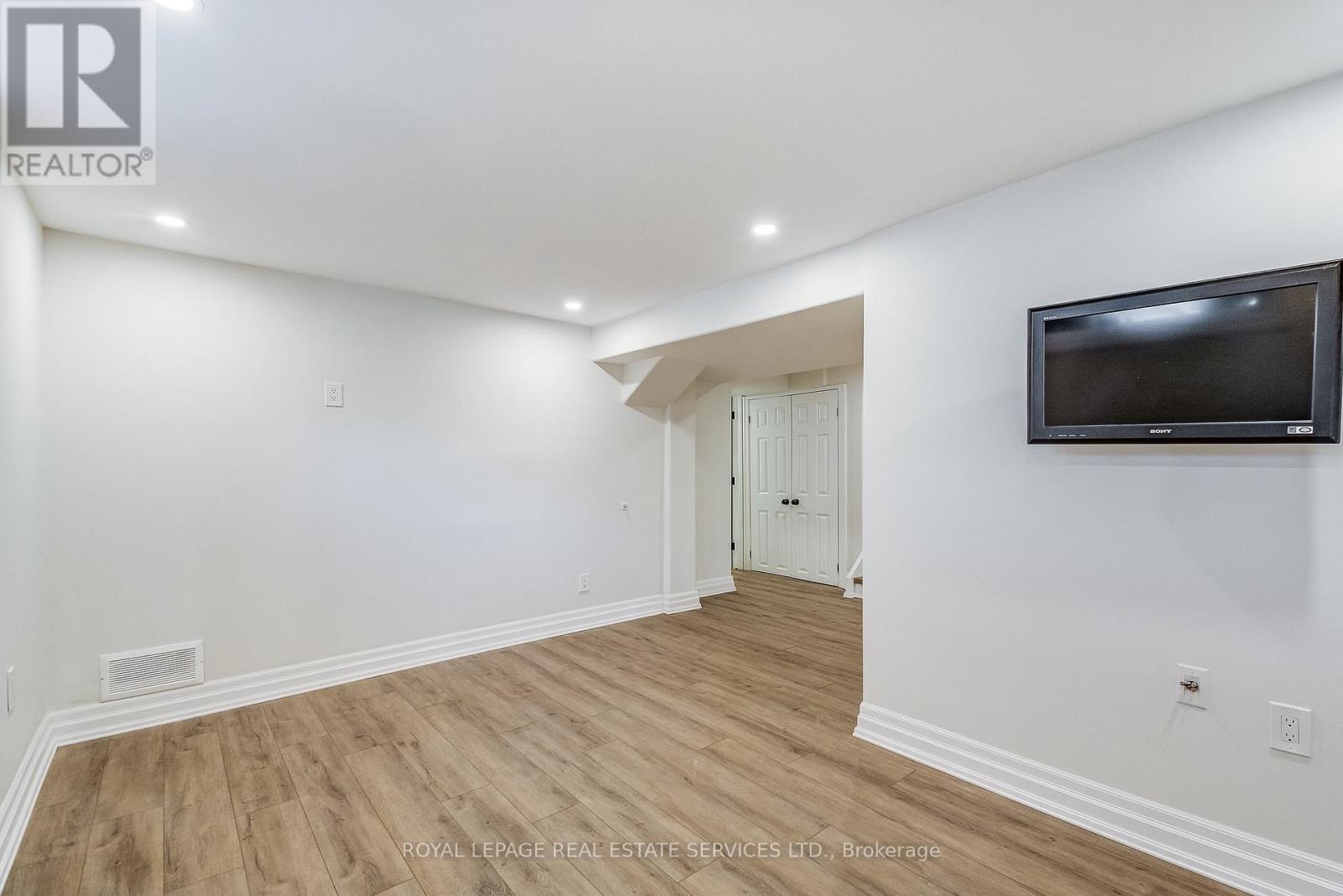 LED Potlights and Laminate Floors - 351 Strathcona Drive, Burlington, ON - Indoor Photo Showing Other Room