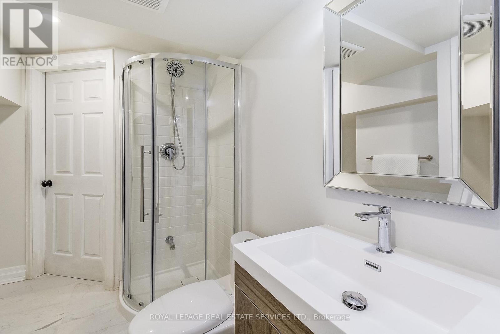 Lower Level 3 piece bathroom with shower - 351 Strathcona Drive, Burlington, ON - Indoor Photo Showing Bathroom