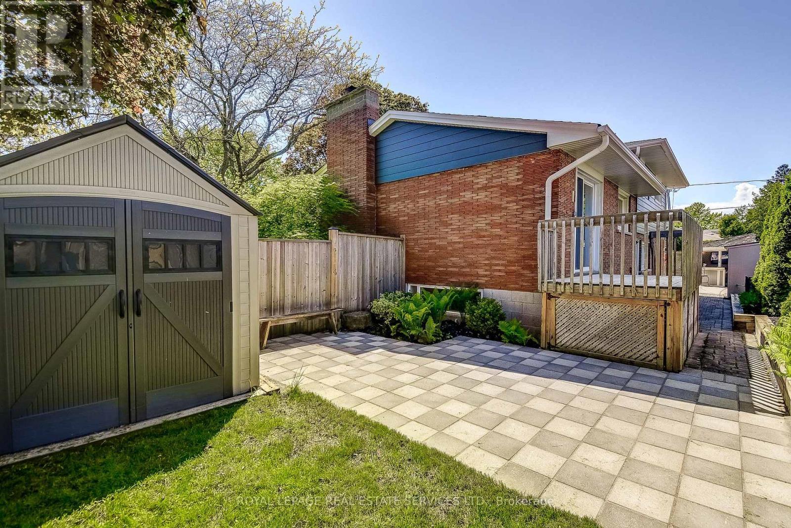 Maintenance free shed - 351 Strathcona Drive, Burlington, ON - Outdoor