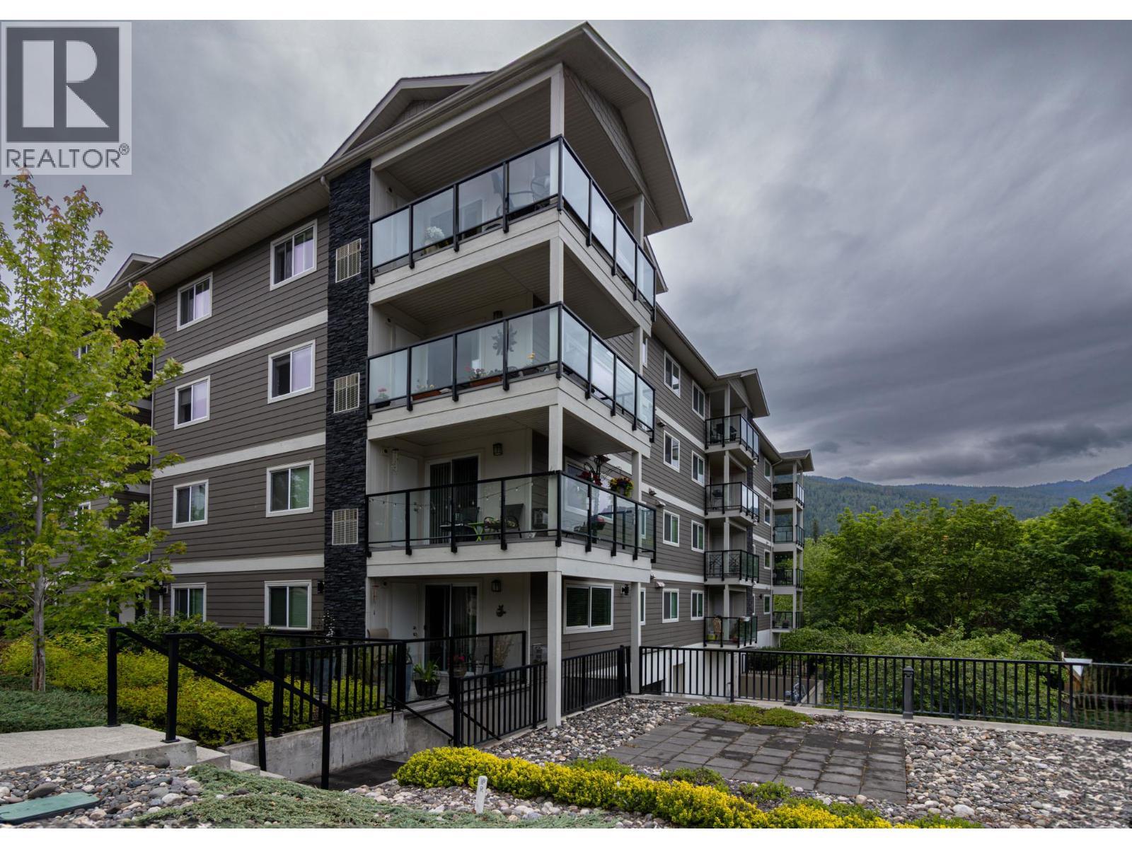 330 4 Avenue Se Unit# 402 Lot# 330, Salmon Arm, BC