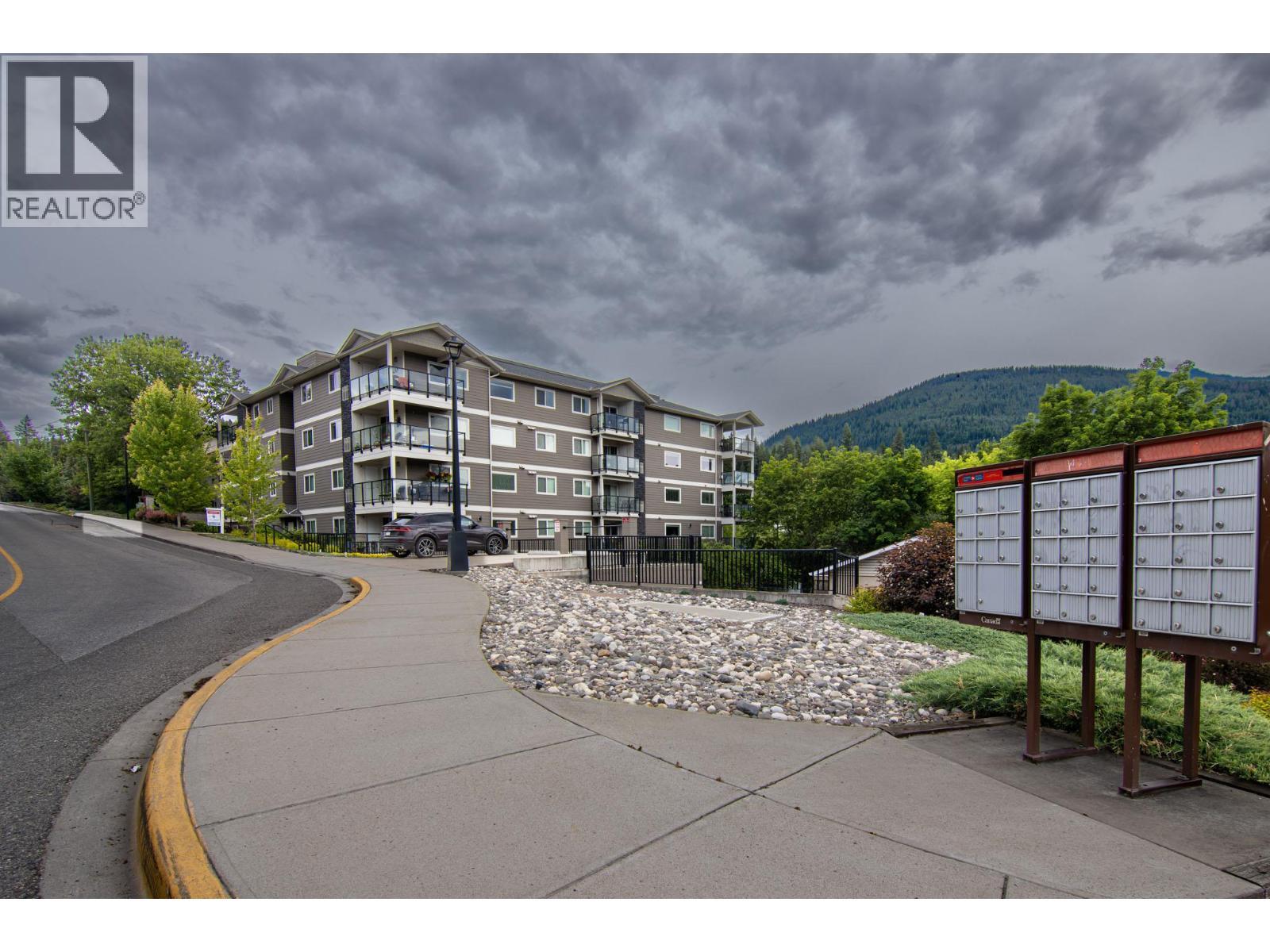 330 4 Avenue Se Unit# 402 Lot# 330, Salmon Arm, BC