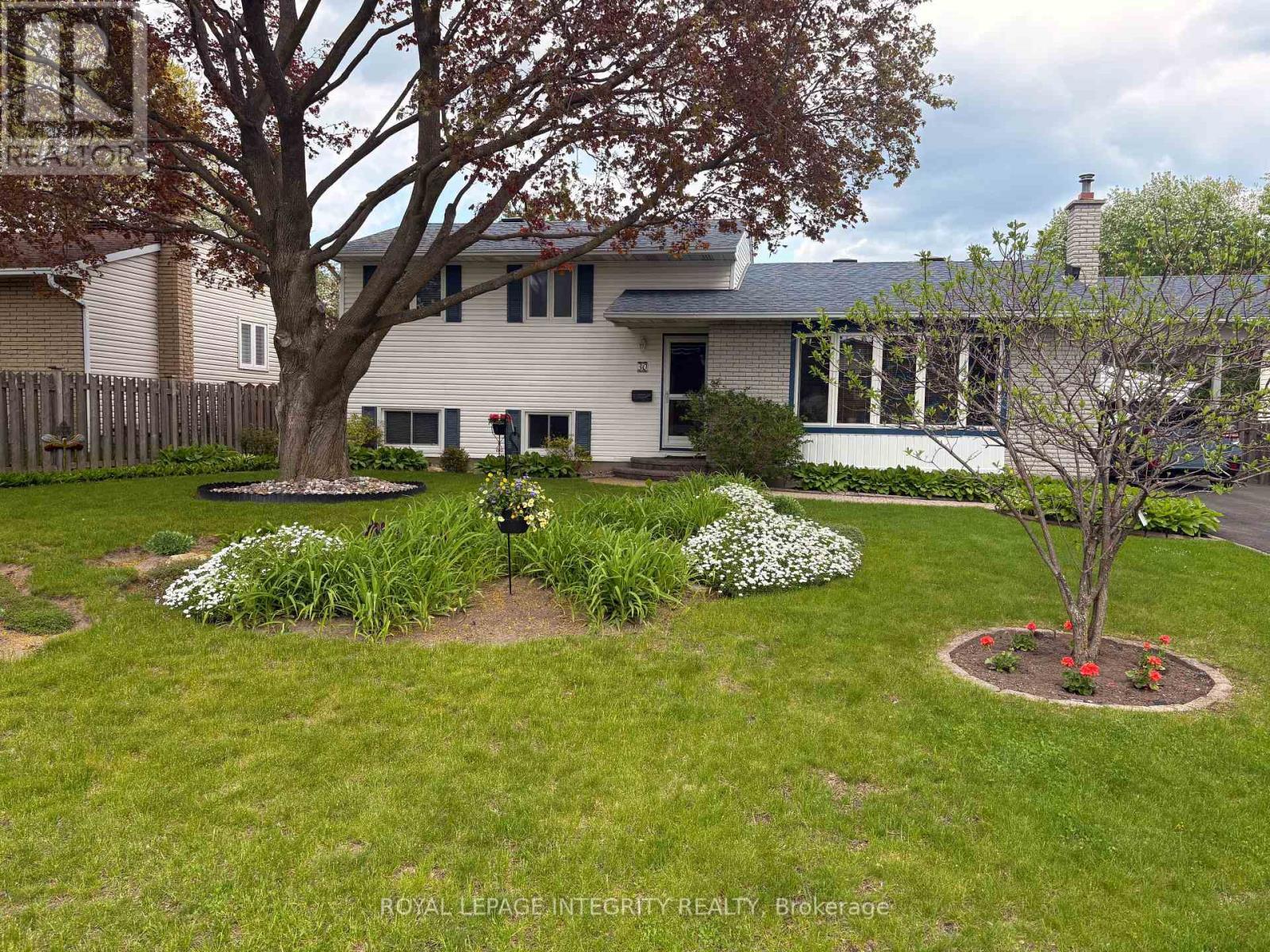30 Biscayne Crescent, Ottawa, ON - Outdoor