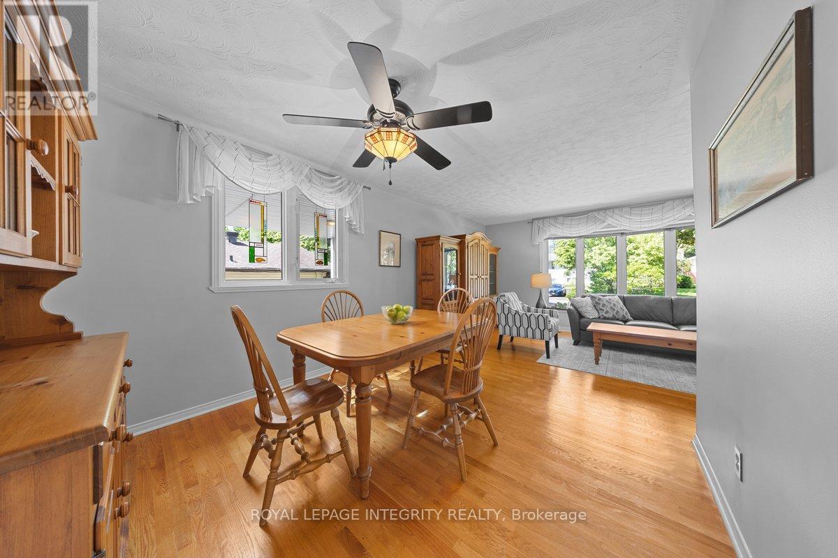 30 Biscayne Crescent, Ottawa, ON - Indoor Photo Showing Dining Room
