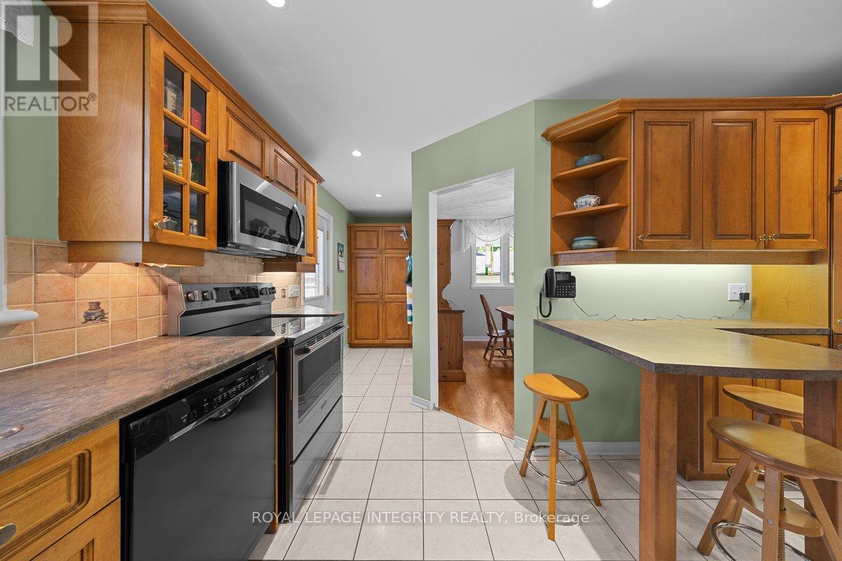 30 Biscayne Crescent, Ottawa, ON - Indoor Photo Showing Kitchen