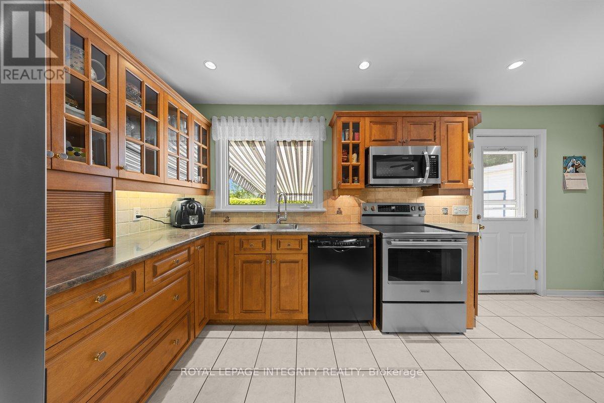 30 Biscayne Crescent, Ottawa, ON - Indoor Photo Showing Kitchen
