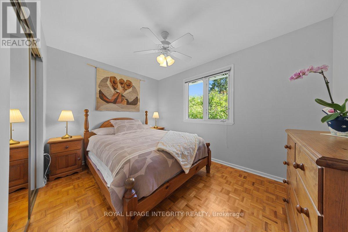 30 Biscayne Crescent, Ottawa, ON - Indoor Photo Showing Bedroom