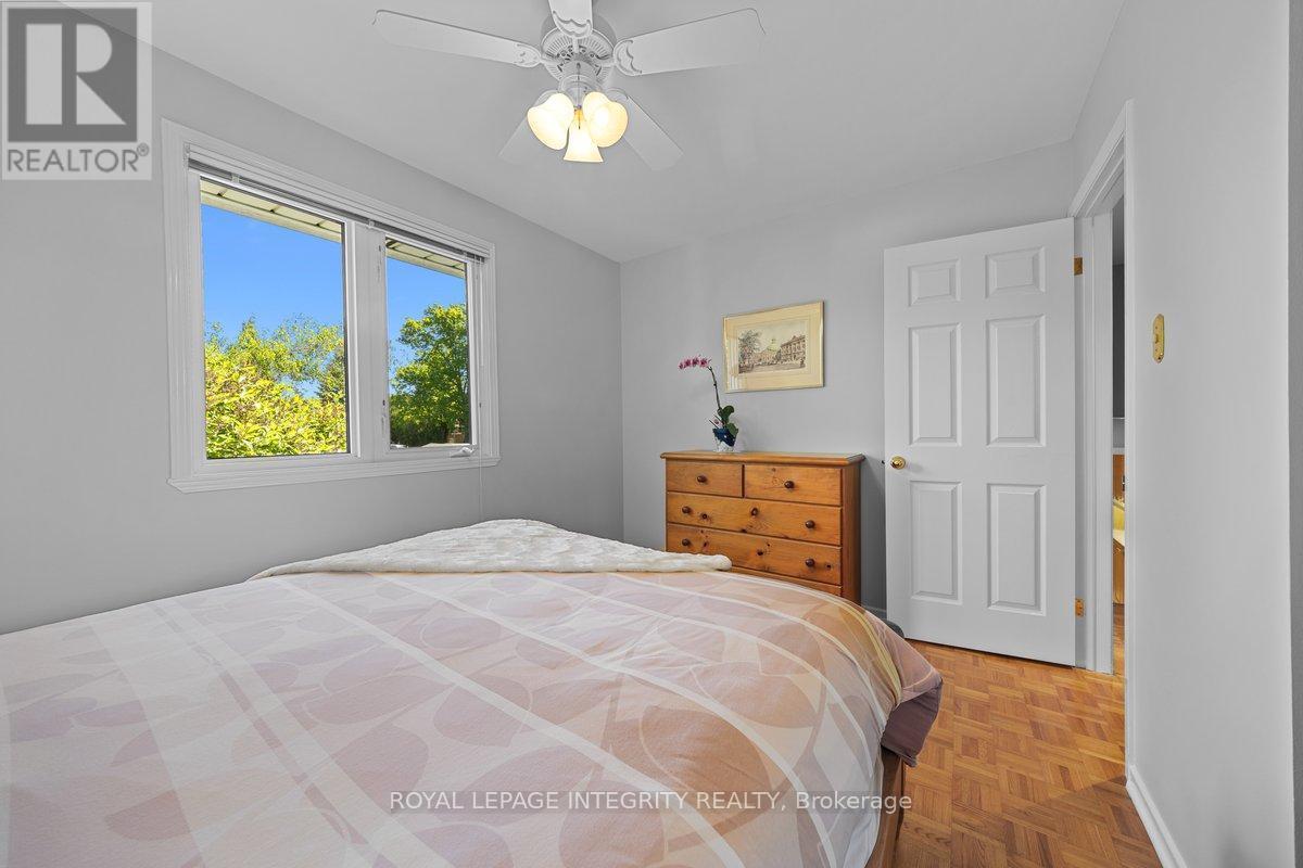 30 Biscayne Crescent, Ottawa, ON - Indoor Photo Showing Bedroom