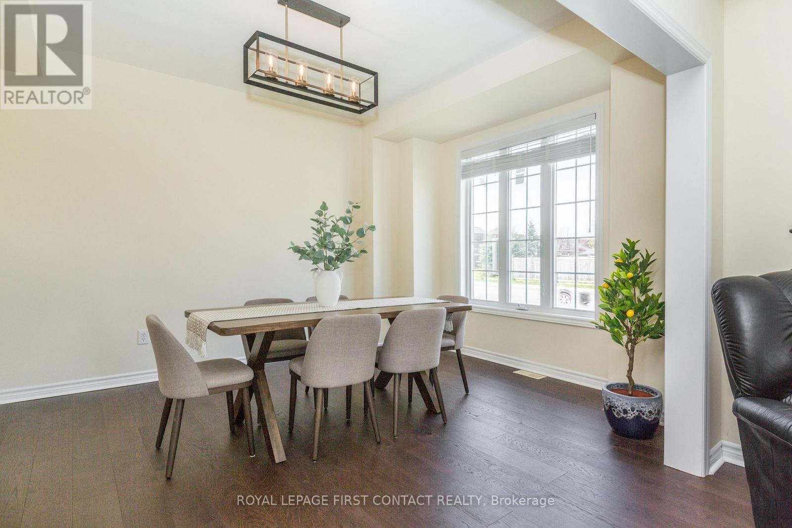 1 Griffin Gate, Barrie, ON - Indoor Photo Showing Dining Room