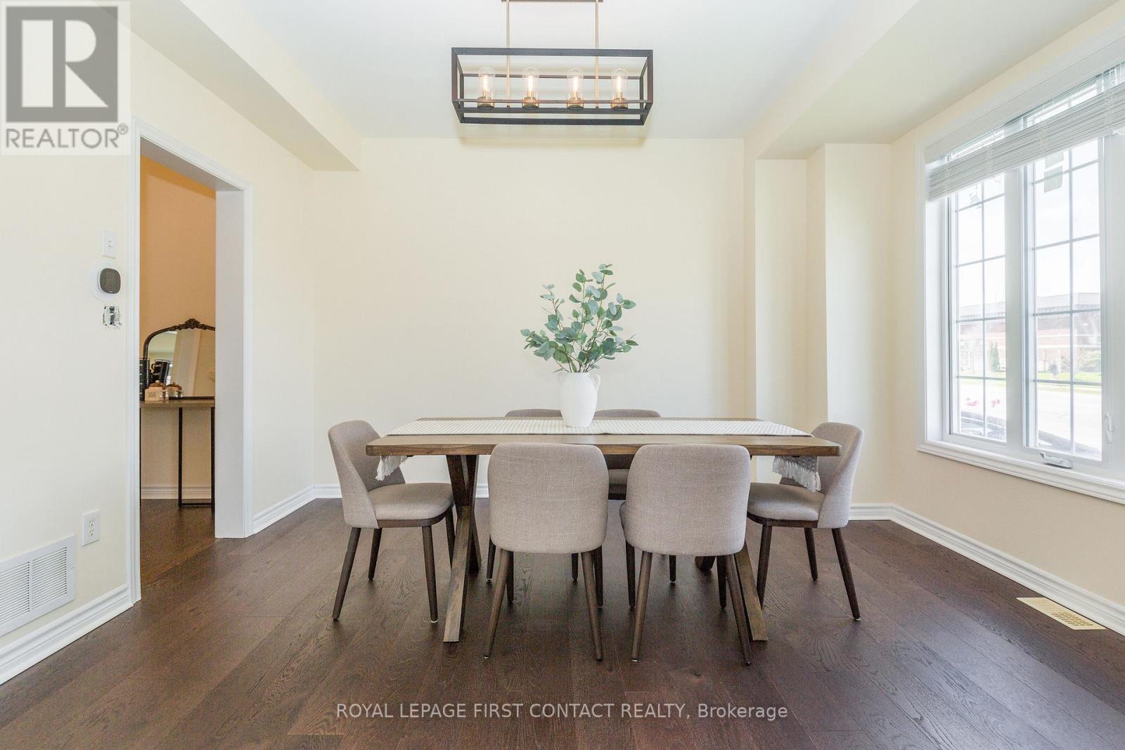 1 Griffin Gate, Barrie, ON - Indoor Photo Showing Dining Room
