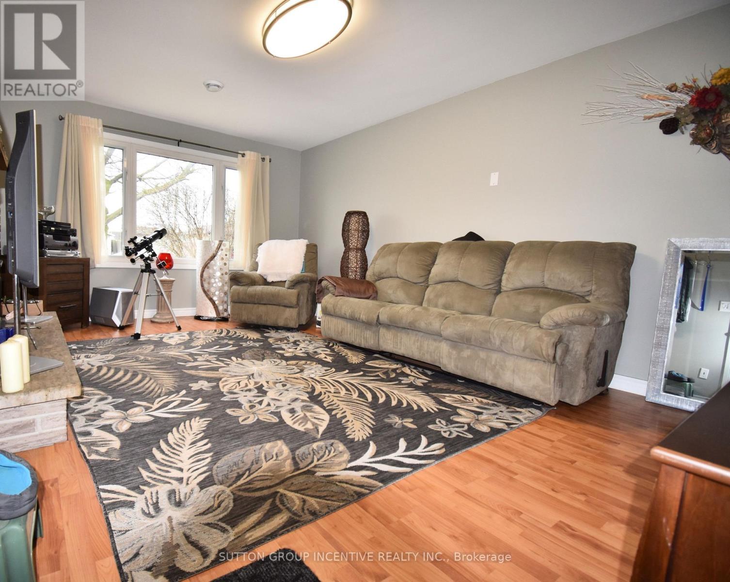 5 Lanark Crescent, St. Catharines, ON
