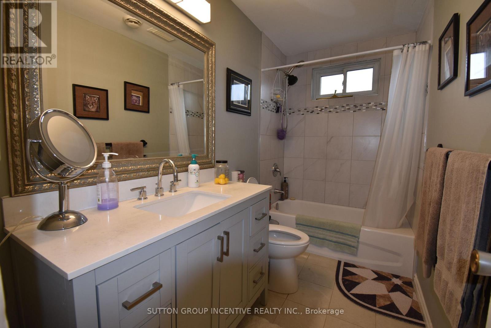 5 Lanark Crescent, St. Catharines, ON