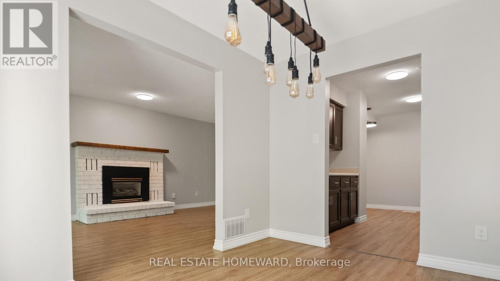 Living Room - 39 Tomahawk Drive, Grimsby, ON