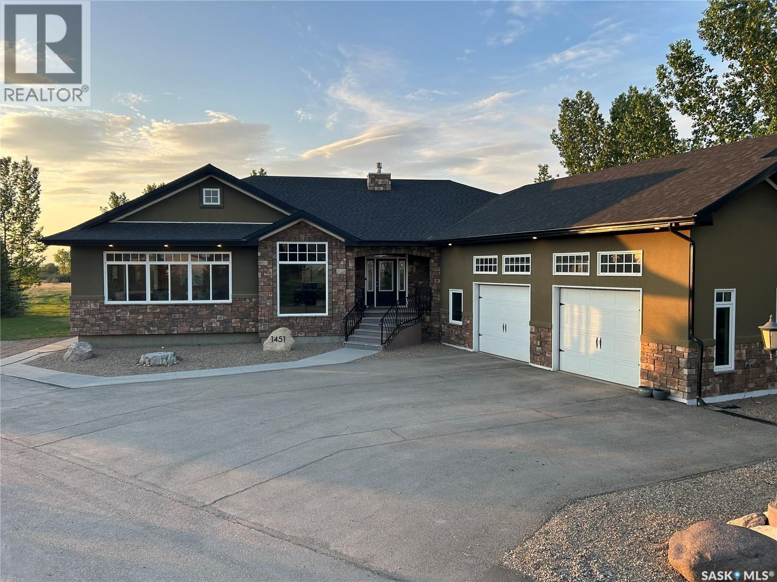1451 1St Avenue Nw, Weyburn, SK