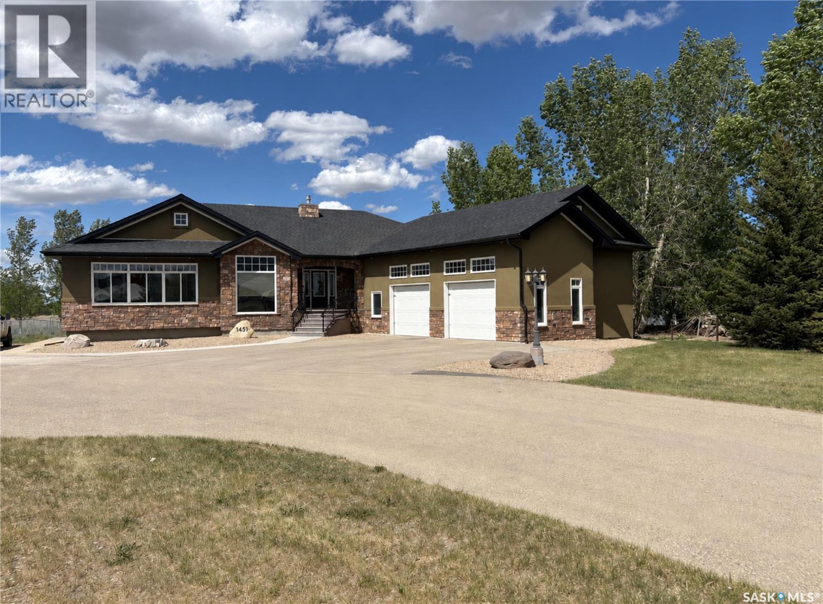 1451 1St Avenue Nw, Weyburn, SK
