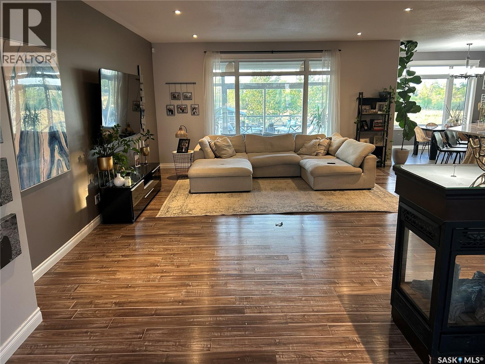 1451 1St Avenue Nw, Weyburn, SK