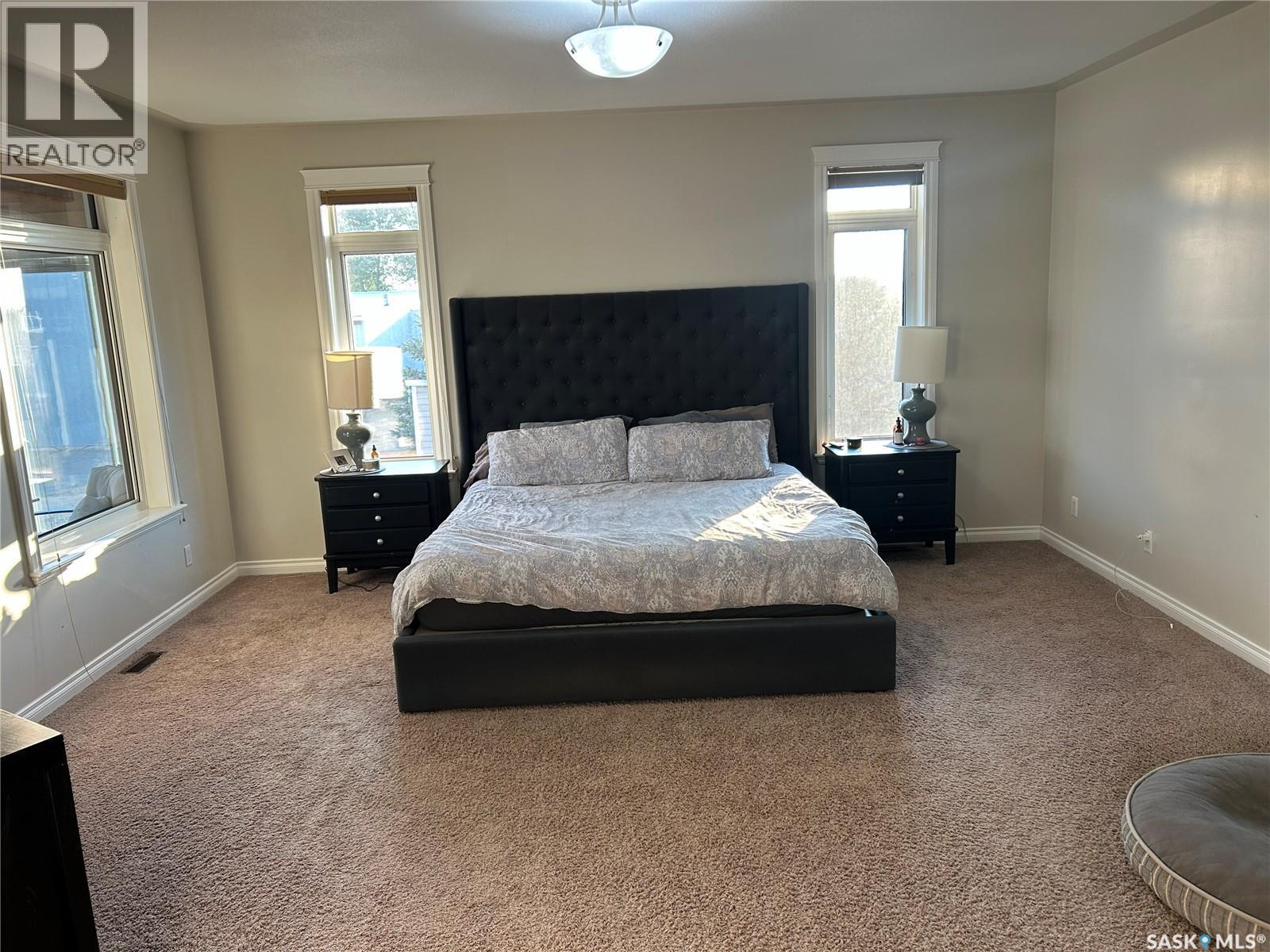 1451 1St Avenue Nw, Weyburn, SK