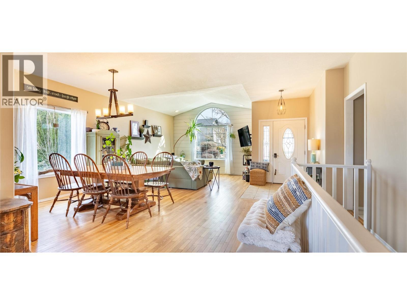 235 3Rd Avenue S, Creston, BC