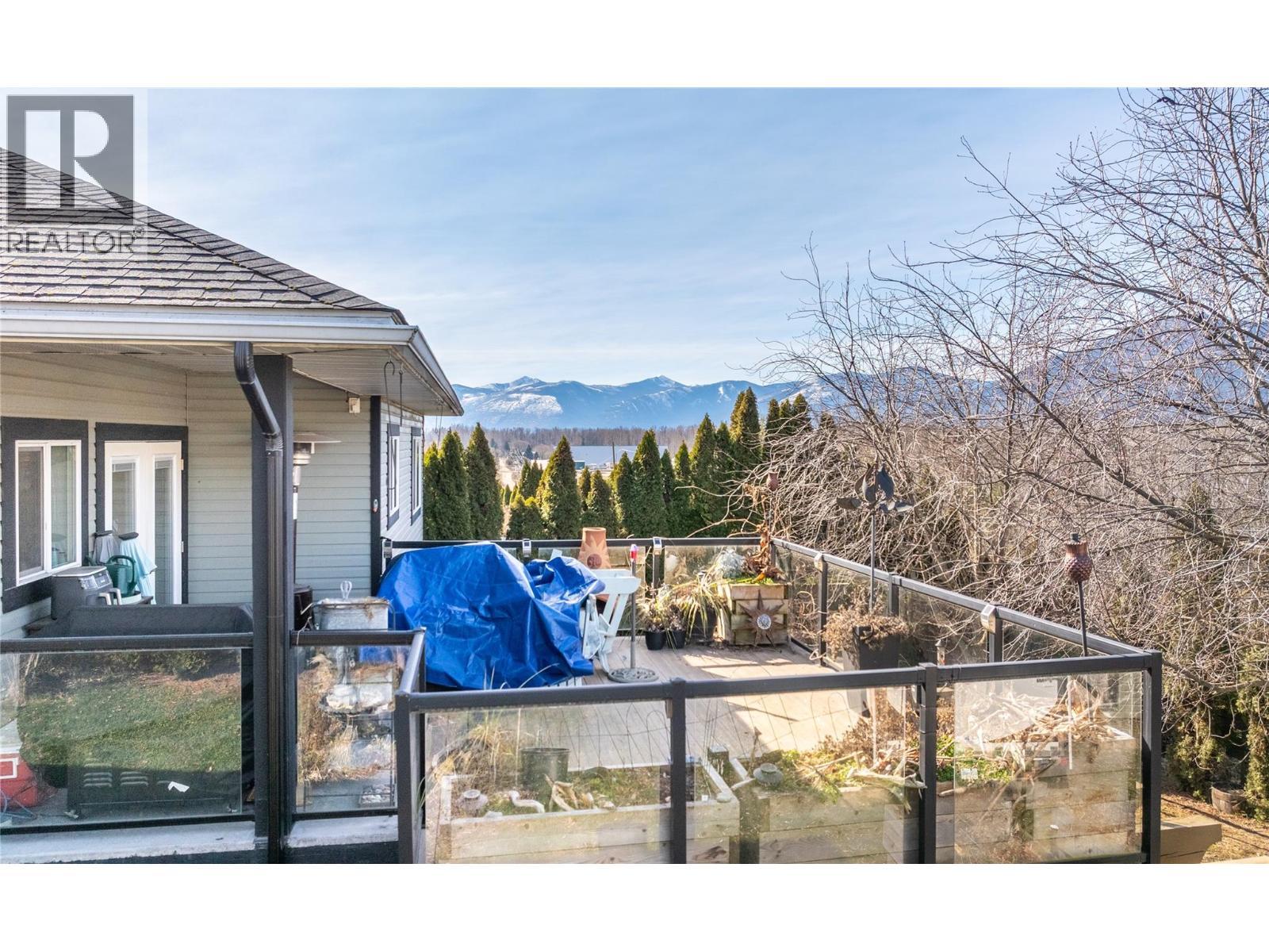 235 3Rd Avenue S, Creston, BC