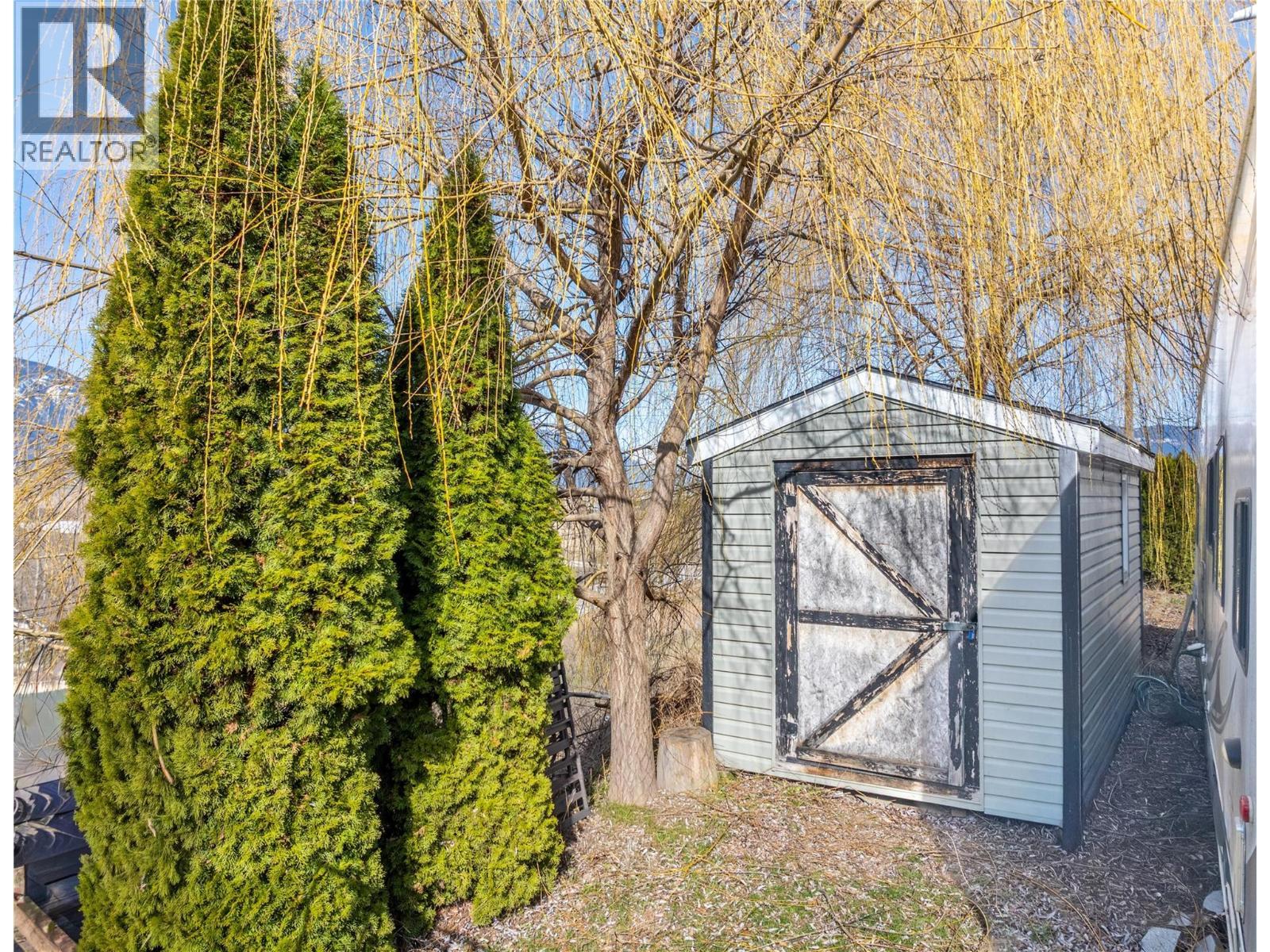 235 3Rd Avenue S, Creston, BC