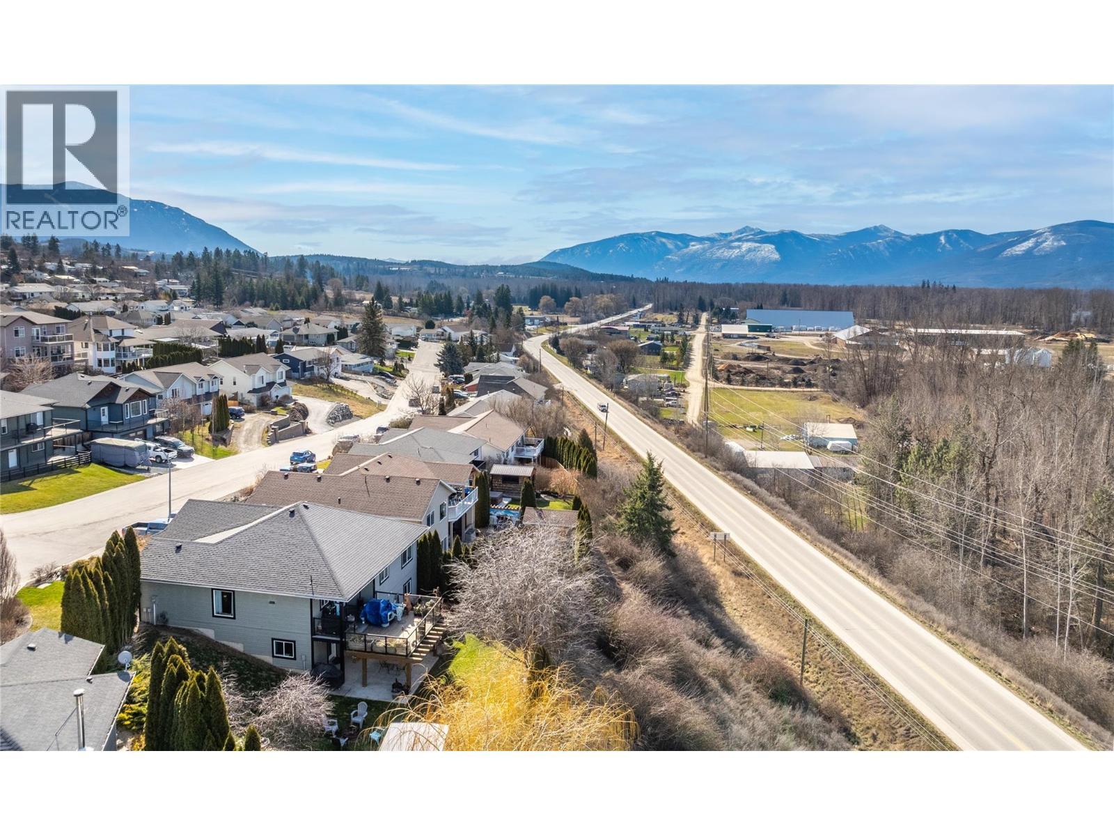 235 3Rd Avenue S, Creston, BC