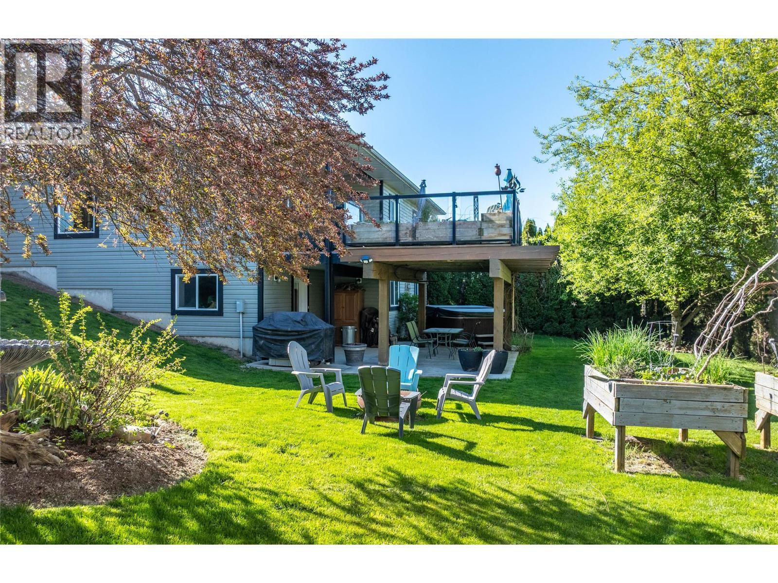 235 3Rd Avenue S, Creston, BC
