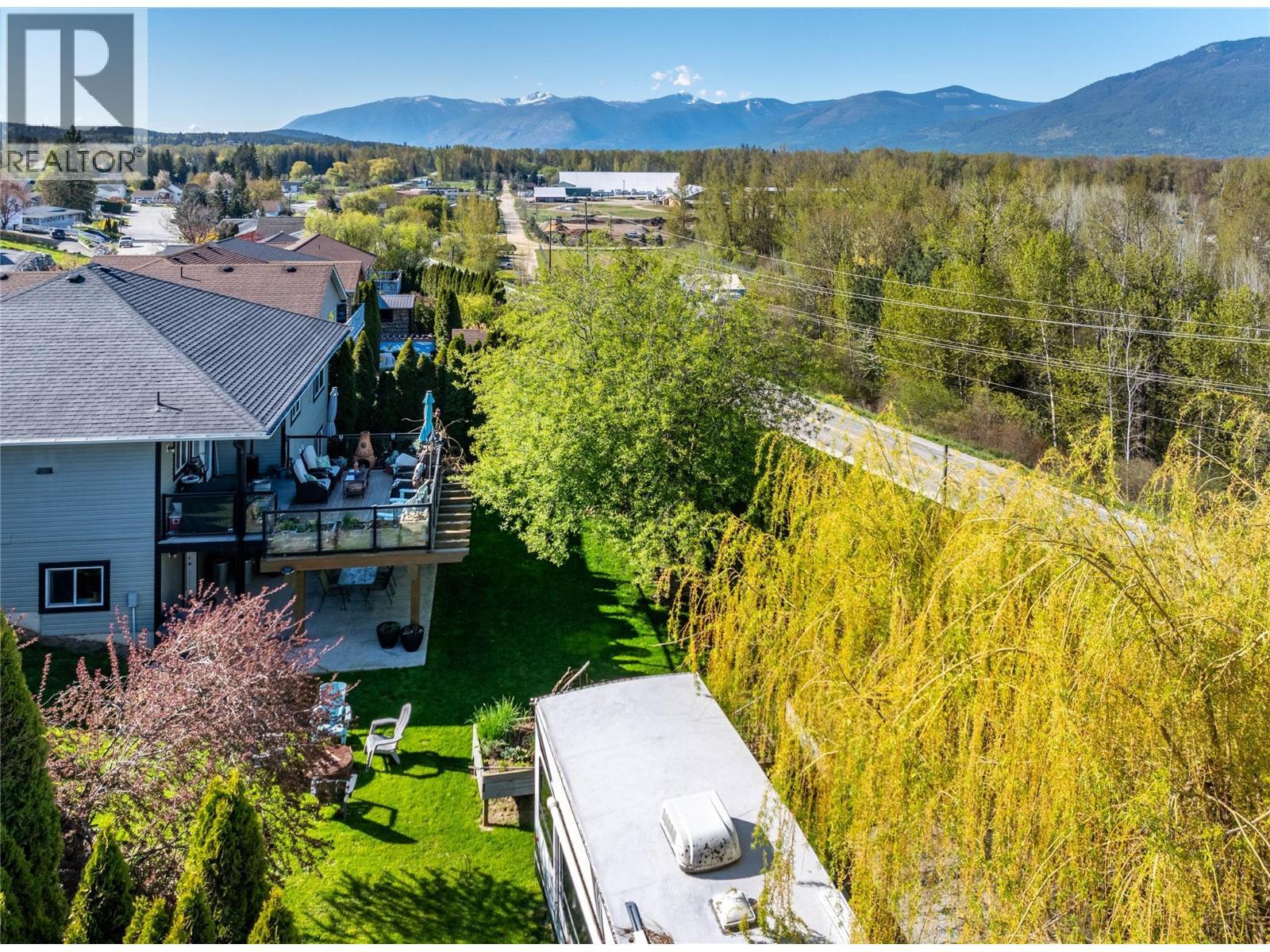 235 3Rd Avenue S, Creston, BC
