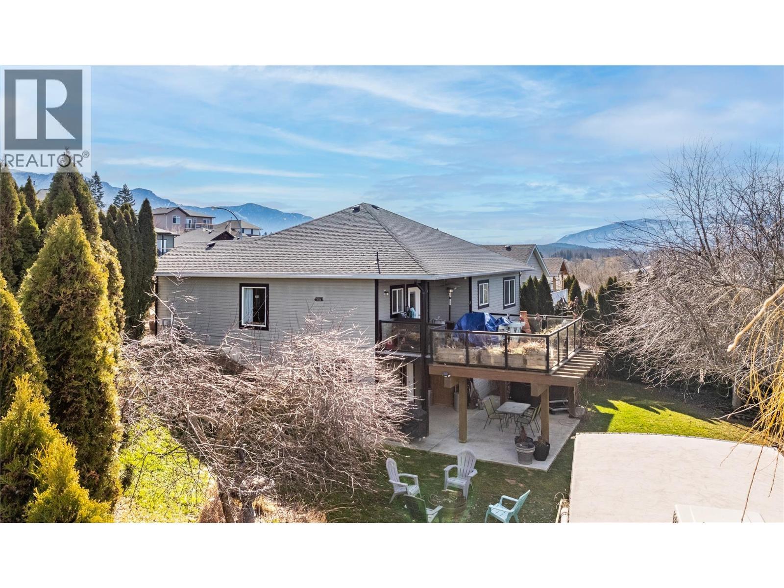 235 3Rd Avenue S, Creston, BC