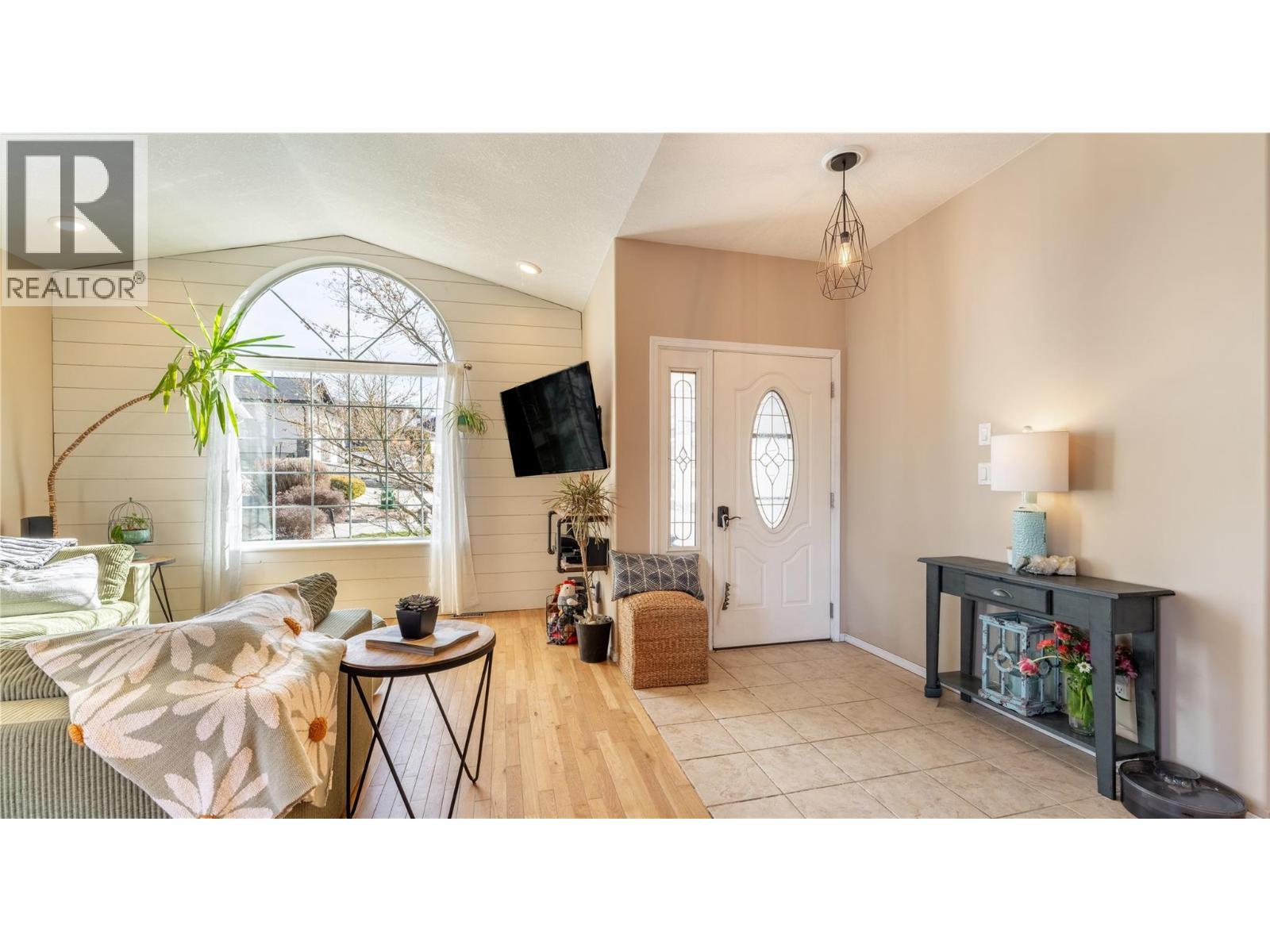 235 3Rd Avenue S, Creston, BC