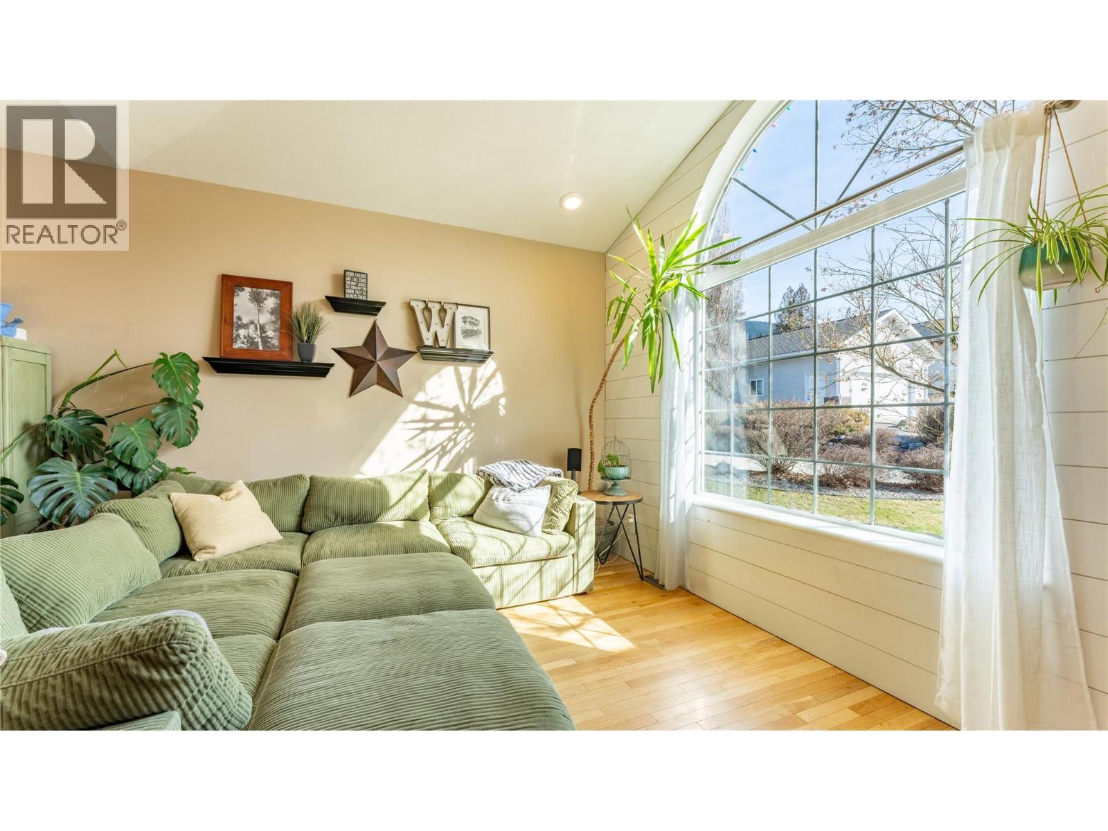 235 3Rd Avenue S, Creston, BC