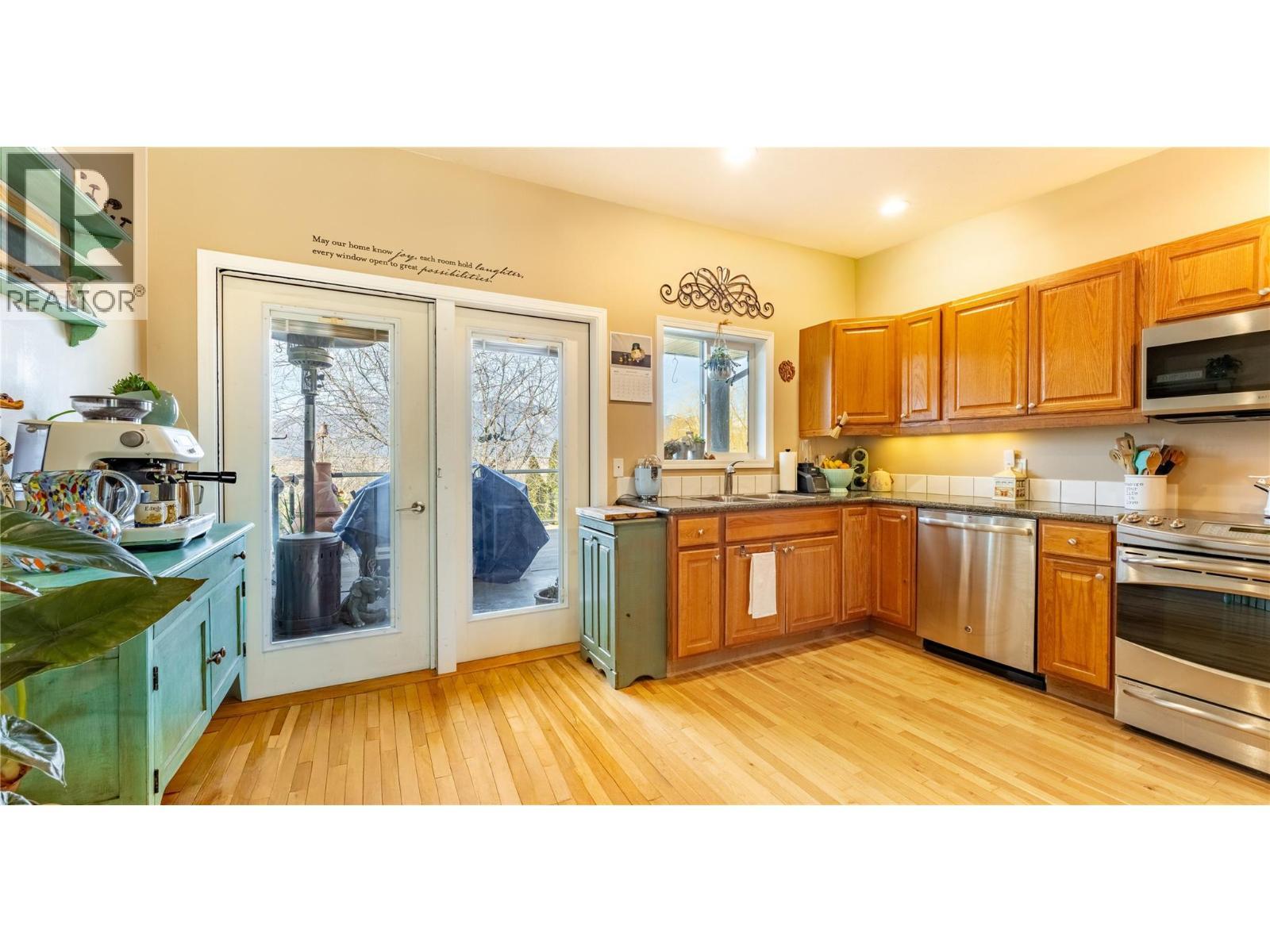 235 3Rd Avenue S, Creston, BC