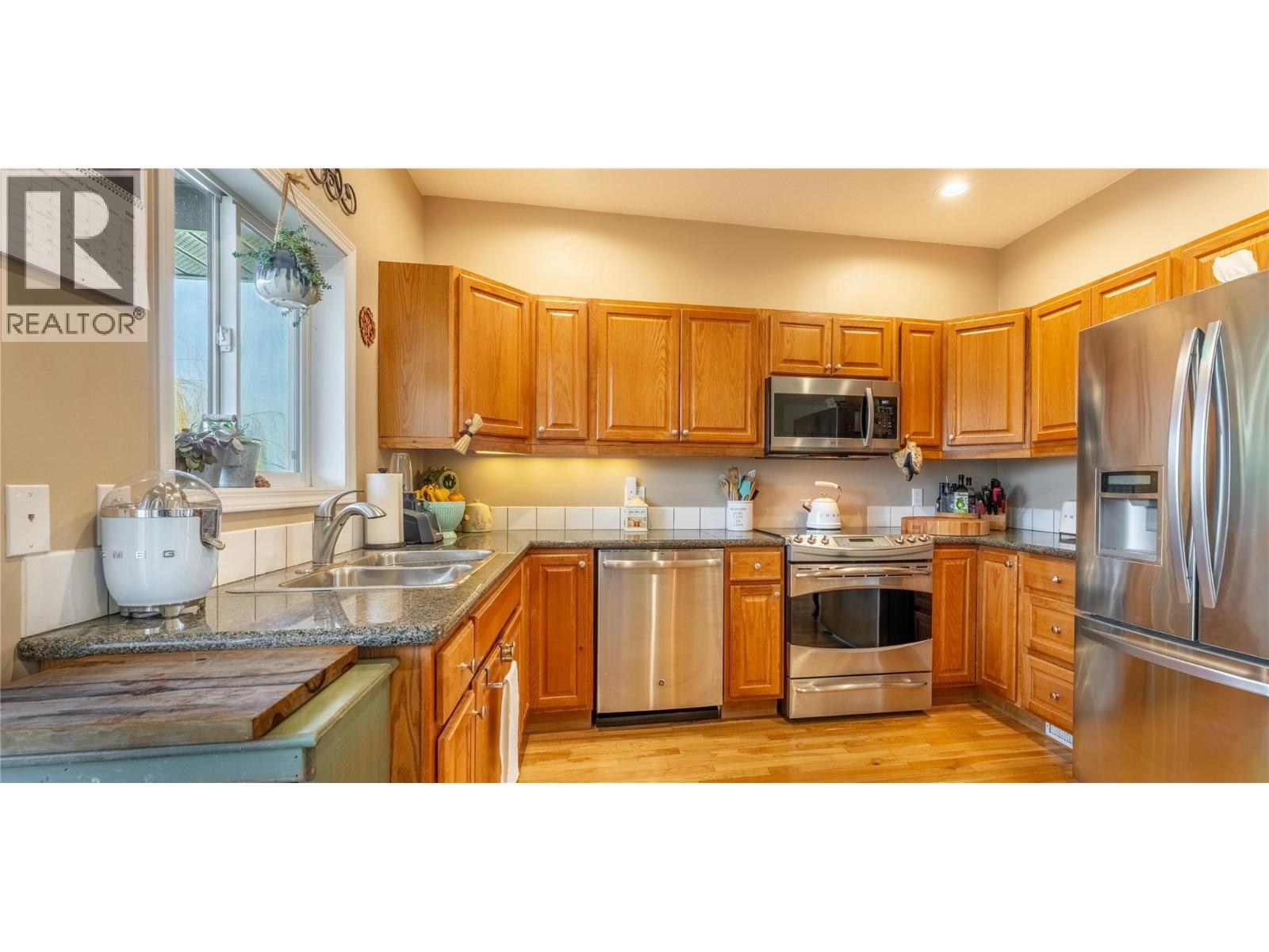 235 3Rd Avenue S, Creston, BC