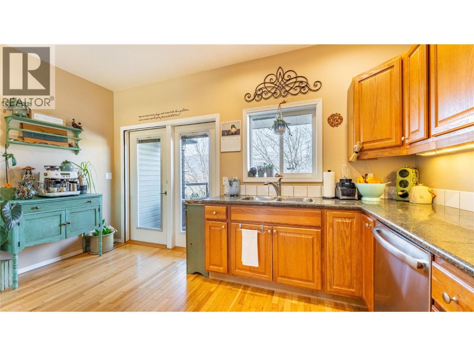 235 3Rd Avenue S, Creston, BC